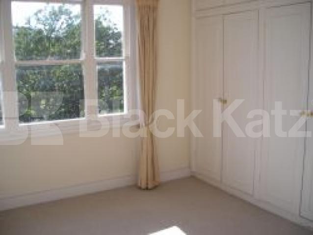 			3 Bedroom, 1 bath, 1 reception Flat			 Belsize Square, BELSIZE PARK NW3